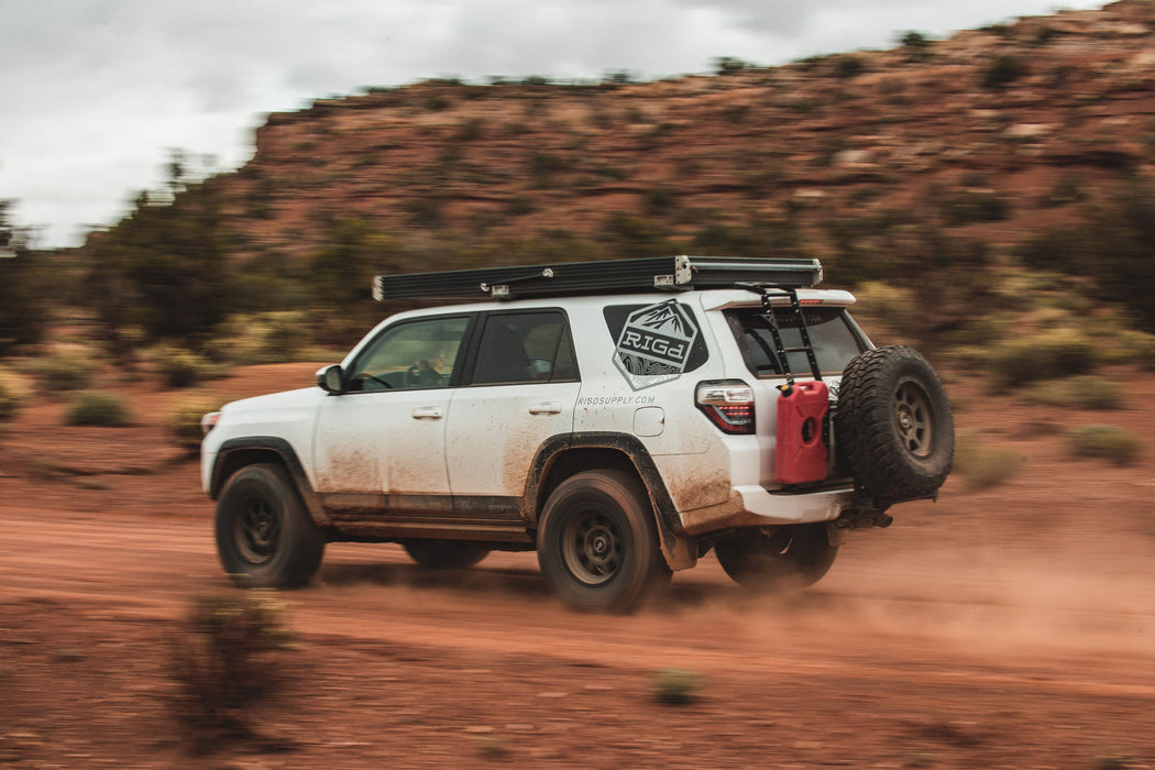 RIG'd UltraSwing® Short-Fit Spare Tire Hitch Mount