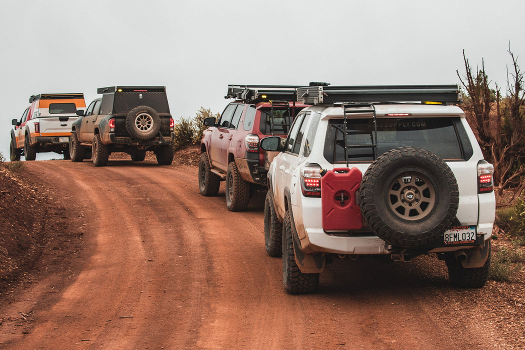 RIG'd UltraSwing® Short-Fit Spare Tire Hitch Mount