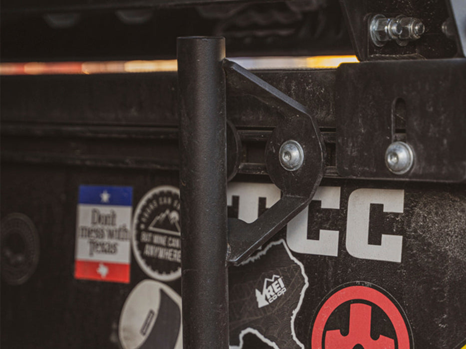 Cali Raised Bed Rail Flag Pole Mount For Tundra