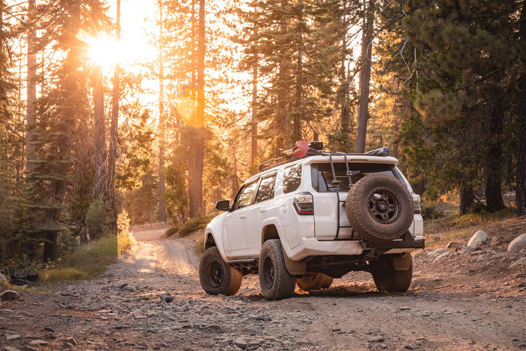 RIG'd UltraSwing® Short-Fit Spare Tire Hitch Mount